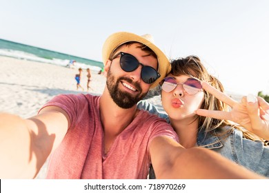 Couple Selfie Beach Images Stock Photos Vectors Shutterstock