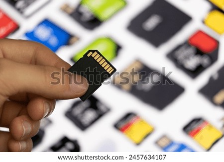close up of an sd card, in the background blurred other models of sd card