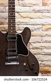 Close Up Semi Hollow Guitar, Model Gibson ES 335