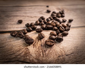 Close Up Shot Of Coffee Beans Was Poured On The Wooden Floor Focus At Some Point Gives A Warm Light To A Warm Mood Insert A Little Darkness Shooting In The Studio