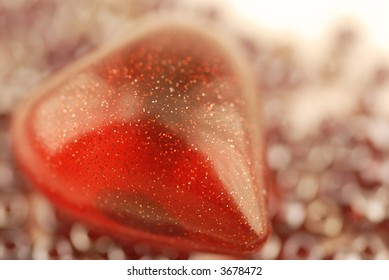 Nahaufnahme eines kleinen Gegenstands, sieht wie ein Herz aus. Kann für den Lieblingshintergrund verwendet werden