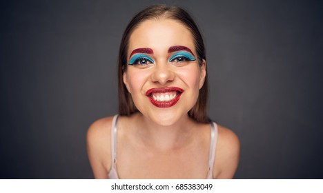 メイク 失敗 の写真素材 画像 写真 Shutterstock