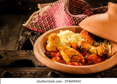  "‫طاجين اللحم‬‎" - صفحة 3 Close-traditional-tajine-berber-dish-260nw-374694943