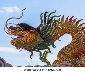 Close Two Chinese Dragon Chinese Buddhist Stock Photo 603297785 ...