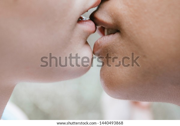 Two Girls Kissing Sex