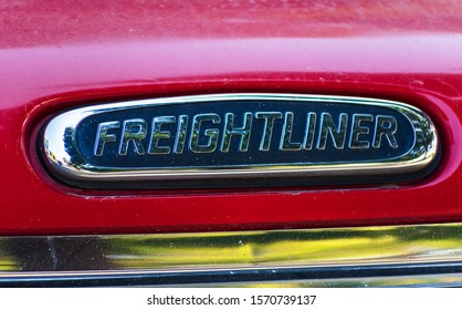 180 Freightliner semi tractors vehicles Images, Stock Photos & Vectors ...