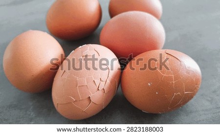 Close up, isolated example of Hardboiled eggs on a surface with the shells rolled and cracked for easy peeling. Close-up of multiple hard-boiled eggs showing the rolling method to crack shells before peeling. Hard-boiled eggs on an isolated background, rolled on a hard surface to crack the shell for easy peeling. Photo of Cooled and gently tapped hardboiled eggs showing the roll and crack technique against a clean background.