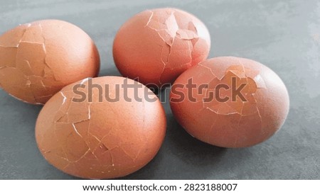 Close up, isolated example of Hardboiled eggs on a surface with the shells rolled and cracked for easy peeling. Close-up of multiple hard-boiled eggs showing the rolling method to crack shells before peeling. Hard-boiled eggs on an isolated background, rolled on a hard surface to crack the shell for easy peeling. Photo of Cooled and gently tapped hardboiled eggs showing the roll and crack technique against a clean background.