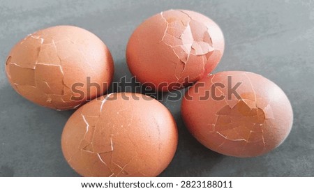Close up, isolated example of Hardboiled eggs on a surface with the shells rolled and cracked for easy peeling. Close-up of multiple hard-boiled eggs showing the rolling method to crack shells before peeling. Hard-boiled eggs on an isolated background, rolled on a hard surface to crack the shell for easy peeling. Photo of Cooled and gently tapped hardboiled eggs showing the roll and crack technique against a clean background.