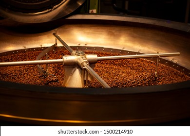 Close Up. The Process Of Roasting Coffee Beans In One Of The Popular Coffee Shops In The Center Of Milan, Lombardy, Italy. The Coffee Machine Mixes Coffee Using Special Wings For The Equable Roasting.