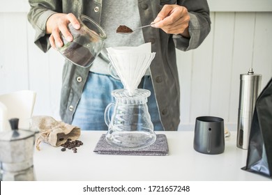 Close Up. Roasted Coffee On A Stainless Spoon, With Professional Of A Barista, Pour Roasted Coffee For Dripping Hot Coffee Into The Cup With Equipment, Tool Brewing At Kitchen Home