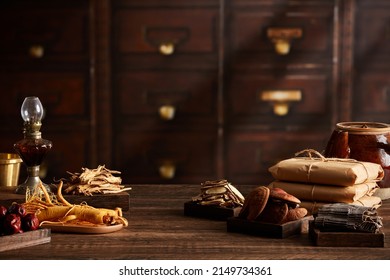 Close View Of Chinese Traditional Herb Ginseng Mushroom In Wooden Table 