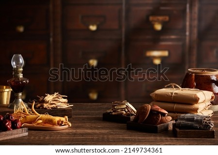Close view of chinese traditional herb ginseng mushroom in wooden table 