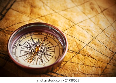 21,021 Old ship compass Images, Stock Photos & Vectors | Shutterstock