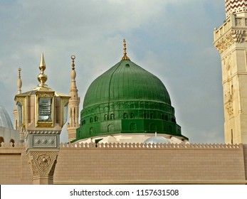 madina images stock photos vectors shutterstock https www shutterstock com image photo close view madina green dome 1157631508
