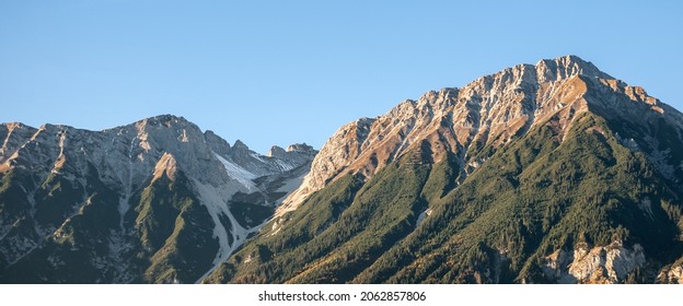 Nahaufnahme der Berge Nordkette bei Innsbruck in Österreich