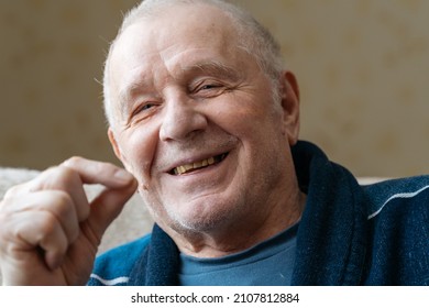 Close Up View Of Senior Male Hand Holding Pill And Taking It. Wrinkled Hand And Face Of Retire Man. Supplements, Longevity Concept