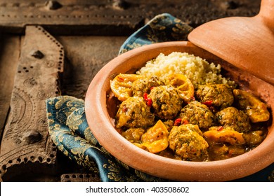 الطبخ المغربي الطحين المغربي Close-view-traditional-tajine-berber-260nw-403508602