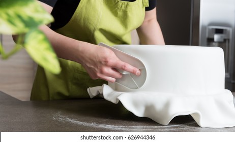 Cake Gum Paste Immagini Foto Stock E Grafica Vettoriale Shutterstock