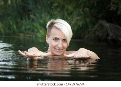 Blonde nudist chick on hidden beach cam