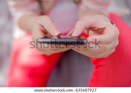 close up woman's hand hold mobile phone device:focus on girl work play read call text type on smartphone concept, teen people innovation technology telecommunication. teenager reply response chatting