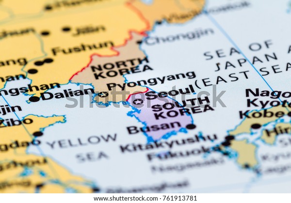 北朝鮮と韓国の国境にフォーカスを置いた世界地図の接写 の写真素材 今すぐ編集