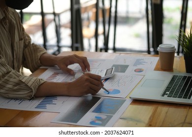 Closed Up With Accountant Male Calculating Annual Balance Sheet At The Busy Working Desk.