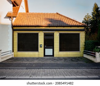 Closed Barber Shop, Closed And Locked Store Front, Impact Of The Coronavirus Pandemic 2021.