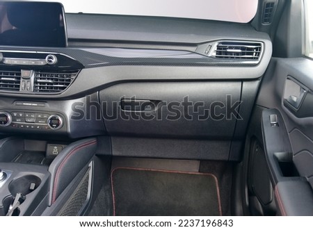 Closed car glove box compartment