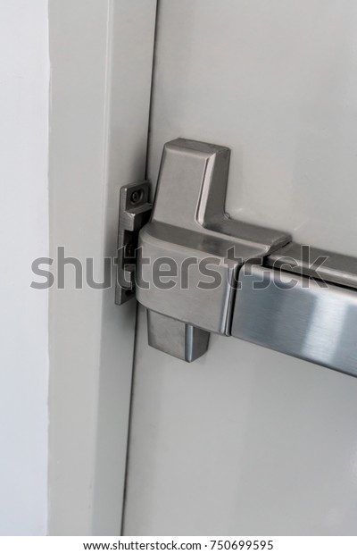 Closed Latch Door Handle Emergency Exit Stockfoto Jetzt