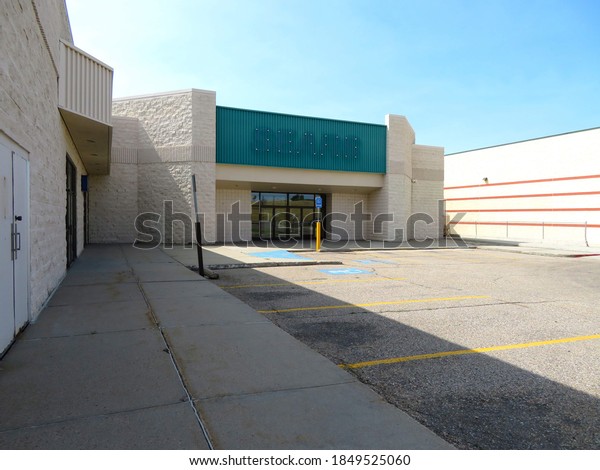 Closed Sears in a Mall Eastridge Mall (Casper,\
Wyoming, USA) -\
09/13/2020