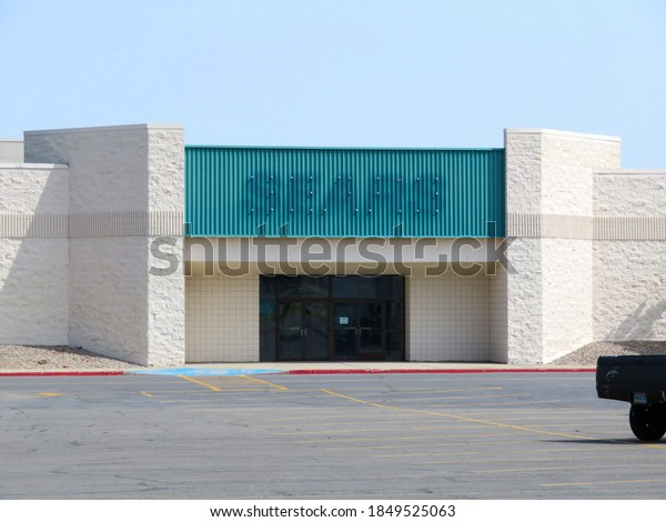 Closed Sears in a Mall [Eastridge Mall]\
(Casper, Wyoming, USA) -\
09/13/2020