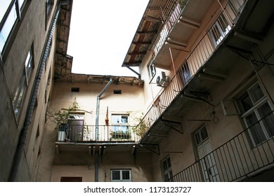 Closed well-type yard of the old house, with the entrance doors of the apartments overlooking the common balconies