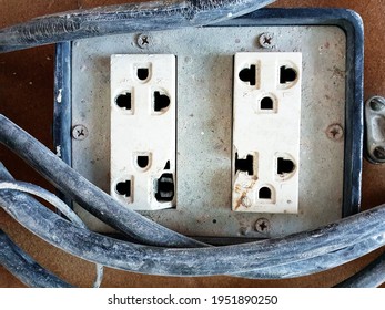 Close-up Of The 4-point Power Strip, White, Old Condition, Broken. There Is A Trace Of Burning And Damaged Can Be Dangerous If Used. Bad Quality Cables Are Not Suitable For Use.