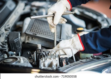 28,861 Mechanic with gloves Images, Stock Photos & Vectors | Shutterstock