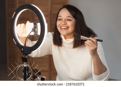 Close-up Beautiful And Positive Latin Overweight Woman 30-35 Years Old Working As Beauty Blogger, Streaming And Teaching How To Do Make Up. Vlogger Job. 