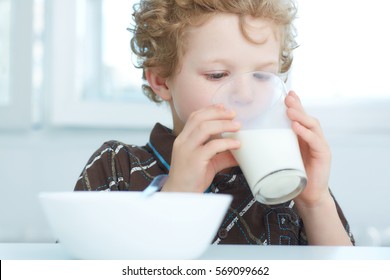 1,023,278 Eating milk Images, Stock Photos & Vectors | Shutterstock