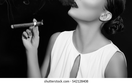 Closeup Brunette Woman Business Style Cigar Stock Photo 542128408 ...