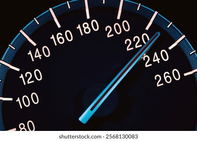 Primer plano del velocímetro del coche que muestra la alta velocidad, enfatizando la velocidad, la velocidad y la aceleración