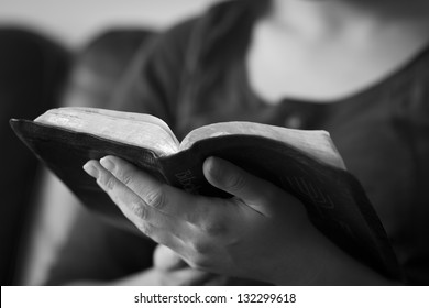 2,059 Black Woman Reading Bible Images, Stock Photos & Vectors ...