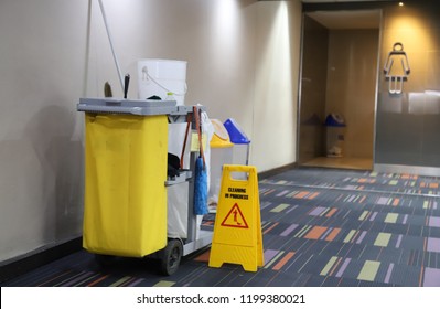 3,017 Airport Cleaning Images, Stock Photos & Vectors | Shutterstock