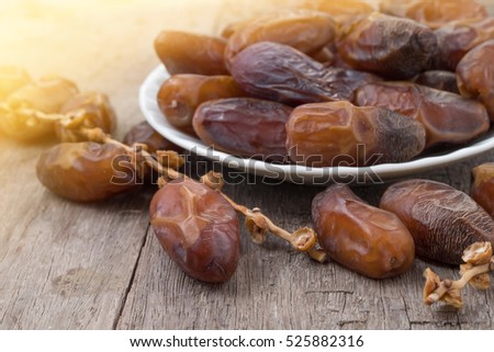 Closeup of the cluster of dates plam. 