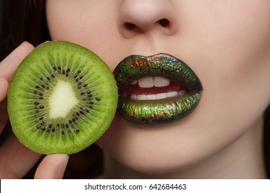 Mouth Drawing Lips With Fruit - anksjolityki