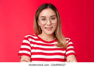 Close-up Confident Assertive Blond Asian Woman Wear Glasses Cross Hands Chest Powerful Pose Feel Self-assured Relaxed Joyfully Smiling, Pleasant Conversation, Look Camera Intrigued Red Background