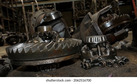 Close-up, Crown Gear, Differential, Spare Parts, Cogs, Trucks, Old, Cars, Being Repaired, On The Factory Floor