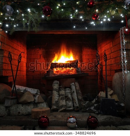 「Closeup Decorated Christmas Fireplace Lights Night」の写真素材（今すぐ編集