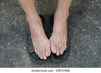 Close-up Elegant elderly woman skin and feet  , shallow dof