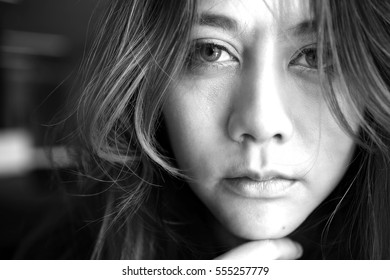 Close-up Face Beautiful Young Woman Lonely, Looking Fear About The Past Depressed, In Black And White Concept Person Fear Sad.