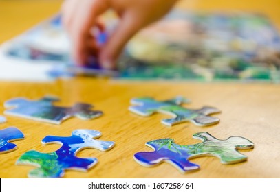 People Playing Puzzles Images, Stock 