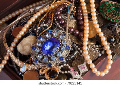 22,247 Old vintage jewellery Images, Stock Photos & Vectors | Shutterstock